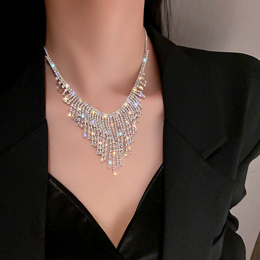 Europäische und amerikanische Mode, glamouröse Persönlichkeit, trendige Halskette, Frühlingsneuheit, Diamantquasten-Halskette, Instagram-berühmtes Design, Stilbewusstsein, Damen-Halskette